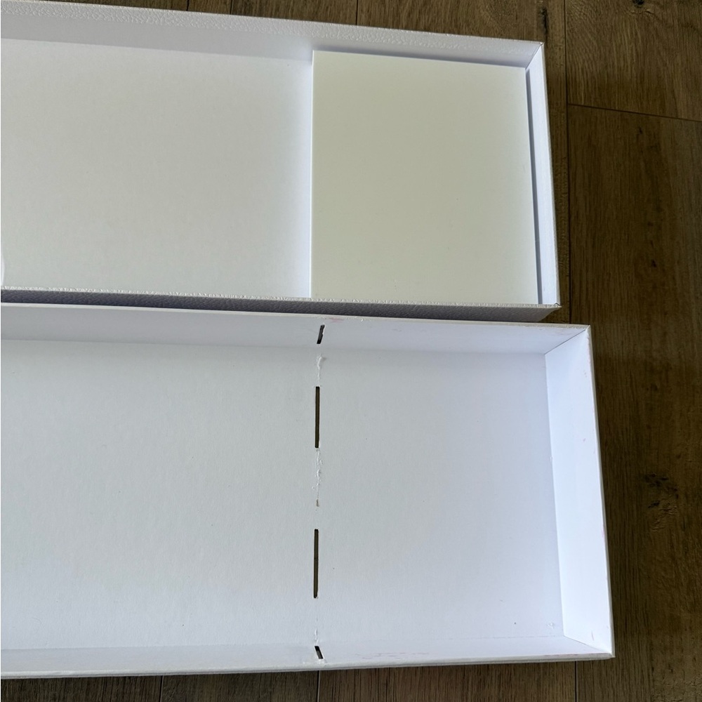 Dior White Box with Gold Logo - Picture 6 of 8